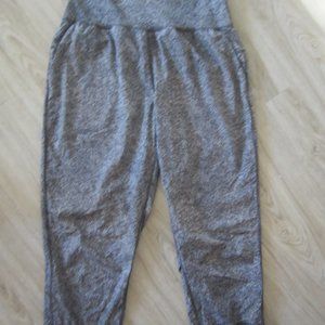 Lululemon - Capri LIghtweight Joggers - Size M